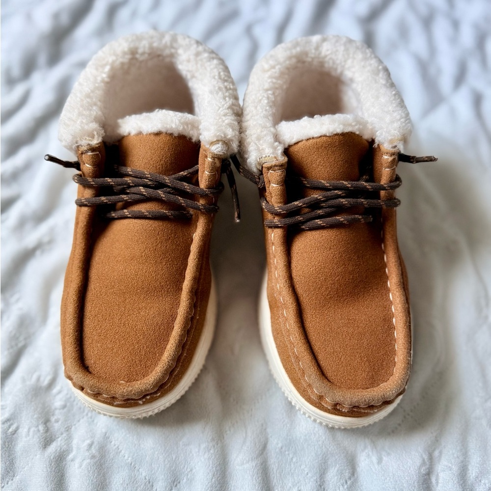 Kids Cozy Faux-Suede Booties in Chestnut size 1